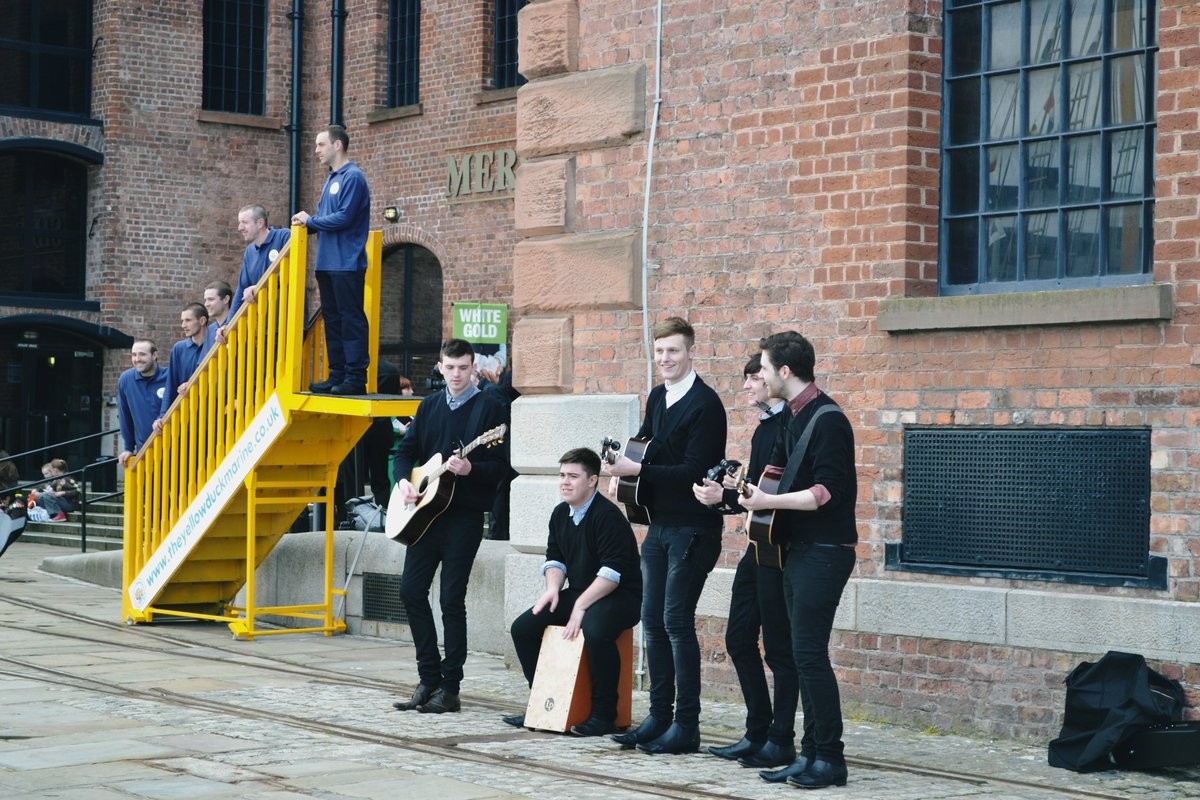 SteveMulville's tweet photo. A young local band @TheHummingbirds  sang  some songs they were fab.. 
Who could ever forget the song 
"Back in Liverpool"🎵 there was no sign of the #Queen yet ,the sun was shining and everyone was happy.. #inmyliverpoolhome https://t.co/jrZEZvjmex