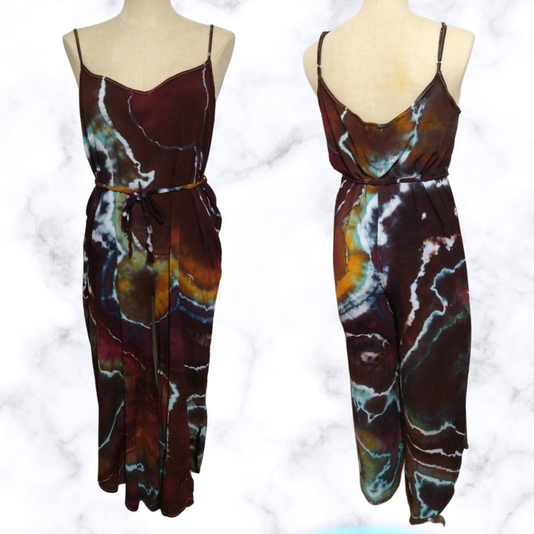 VoodooHippieGal's tweet photo. simple comfortable and cute. 
Jumpsuit is made out of airy rayon and is perfect for those hot summer days. simple adjustable spaghetti straps, wide cropped legs with slits for movement and a thin rope belt to cinch the waist and create shape.
XL is in a dark colorway eggplan... https://t.co/oniSB7UZc2