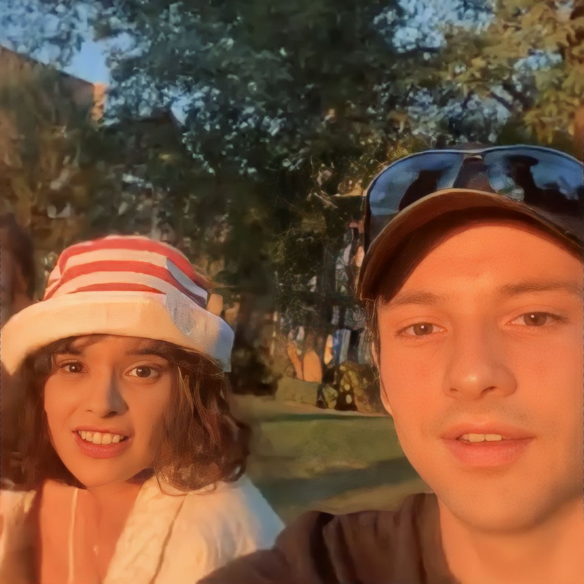 zeycagetkinlikk's tweet photo. — Bizde değişen bir şey yok yine bildiğimiz gibi..🫶🏻 Birazdan @FOXTurkiye 'de #ZeyÇağ diyoruz fandom yoklamasını alalım mı? ❤️‍🔥

#Tozluyaka #ZeyÇağ https://t.co/VK9JsNGMtc