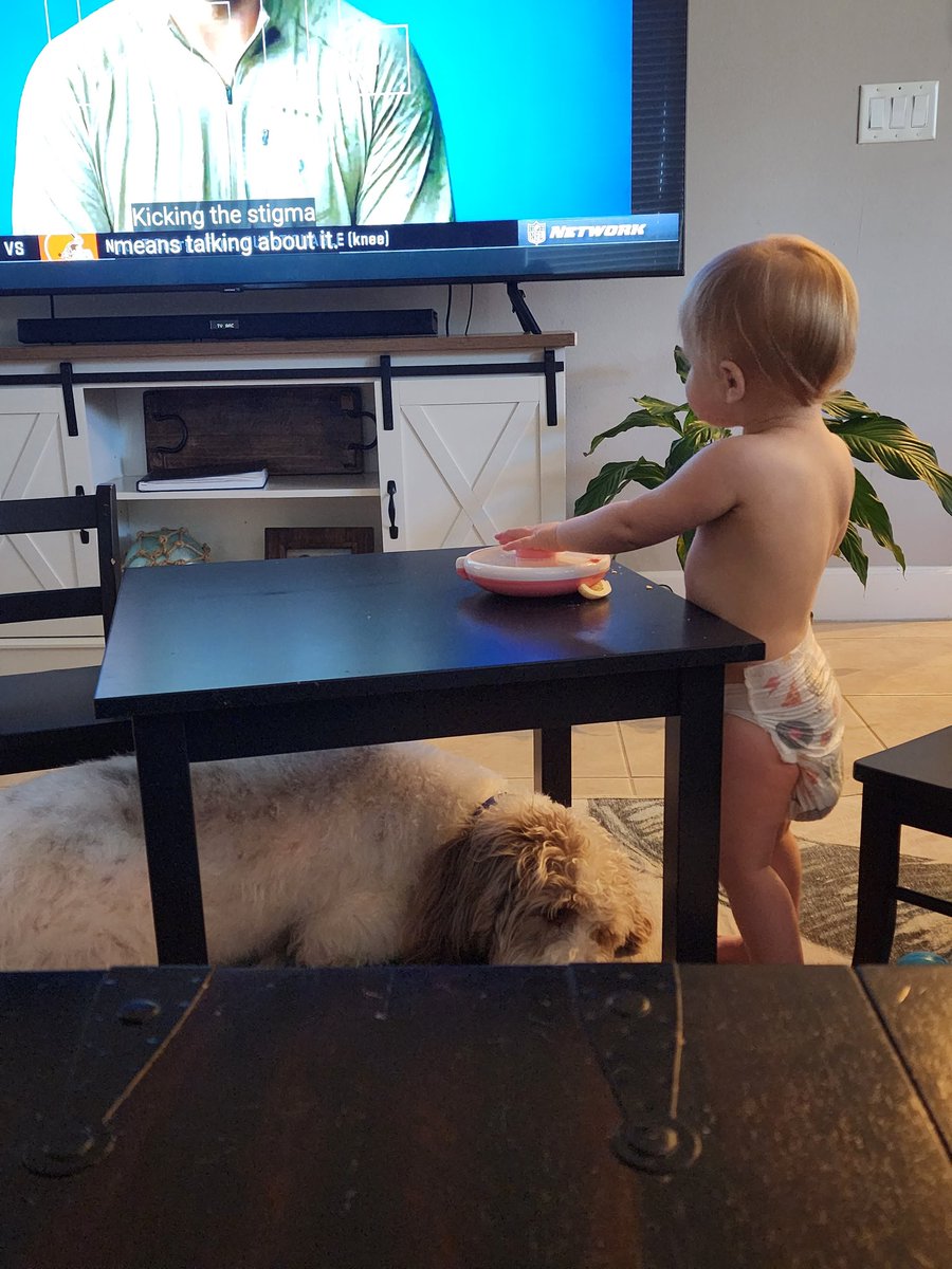 Madden says there is nothing better than snacks and supporting Uncle <a href="/NFLGiant/">Andy Gregg</a> <a href="/nflnetwork/">NFL Network</a> on a Sunday! #NFLTwitter