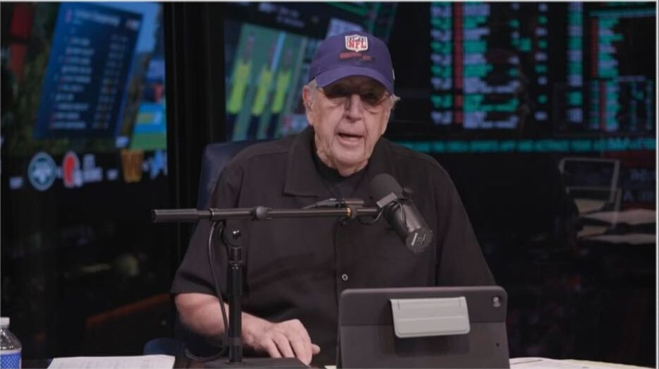 VSiNLive's tweet photo. Who wore it better: @brentmusburger or @RobLowe? https://t.co/e7Wg459Z6l