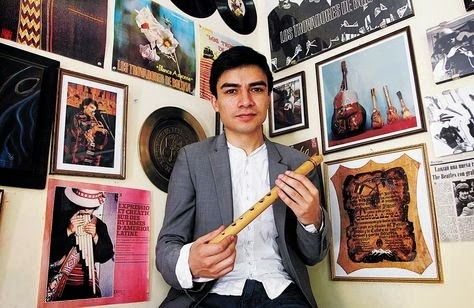 Lamentamos el fallecimiento del intelectual paceño Amaru Villanueva. Sin duda, #Bolivia pierde un brillante profesional, que impulsó la Biblioteca del Bicentenario y luchó por una sociedad más democrática e inclusiva. Nuestras más sentidas condolencias a su familia y amigos.