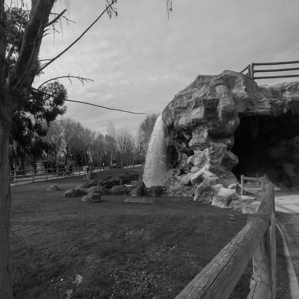 Flygia360's tweet photo. Into the cave 📸
.
#Flygia360 #photography #travelphotography #photooftheday #picoftheday #blackandwhite #park #cave #water #cloud #clouds #cloudy #TorrejónDeArdoz #ParqueEuropa #EyeEM #actioncam #actioncamera #SJCA https://t.co/1jn1A5UfmO