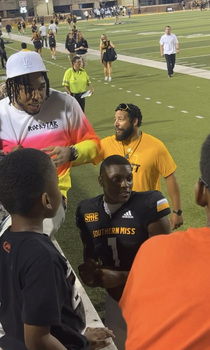 Qiyannaaaa's tweet photo. Great game last night @Slideweezy #SMTTT #SouthernMiss https://t.co/7vllr9gTBH