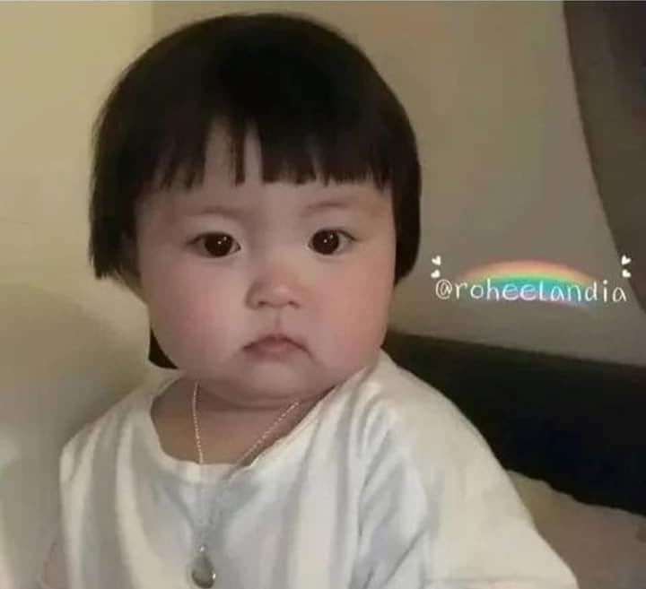 Yo viendo como abrazan a mi amorcito, pero no puedo hacer nada porque prometí que ya no iba a ser tóxica