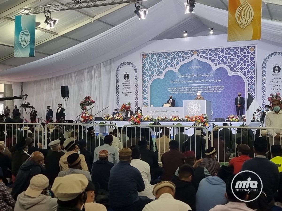 Huzoor (aba) cautioned people against being untruthful in matters of finance, be it in their work or charitable donations. Rather they should act truthfully and place their trust in Allah the Almighty. #MTAi