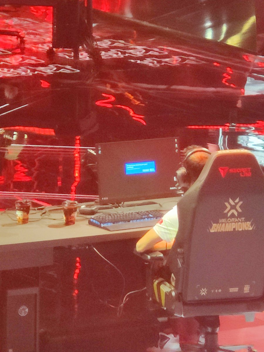 Cheeky windows update for <a href="/FNS/">FNS</a> #VALORANTChampions