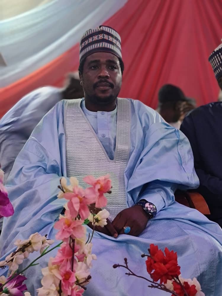 AwanaBaba's tweet photo. The Hon. Commissioner for RRR, Engr. Alhaji Mustapha Gubio, ably represented by Hon. Mali Bulama Mali Gubio,mnes at the grand lunching ceremony of K/Z support organisation. The event took place at the APC State Party Secretariat with highly classified dignitaries in attendance. https://t.co/jkeRSGkrVP