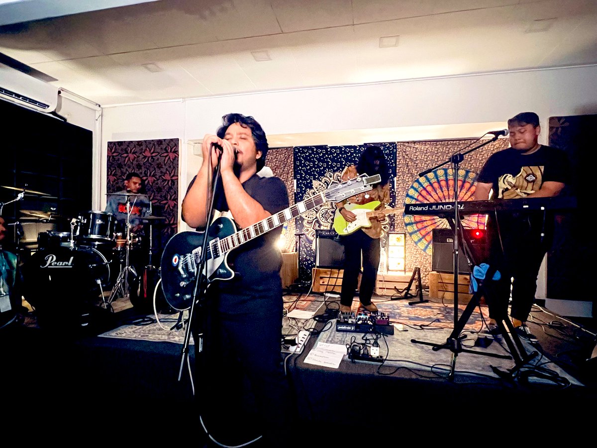 mahirahf's tweet photo. Last performance for @mehsinii by the one and only FUZE @Fuzemusik https://t.co/CoySEkvmni