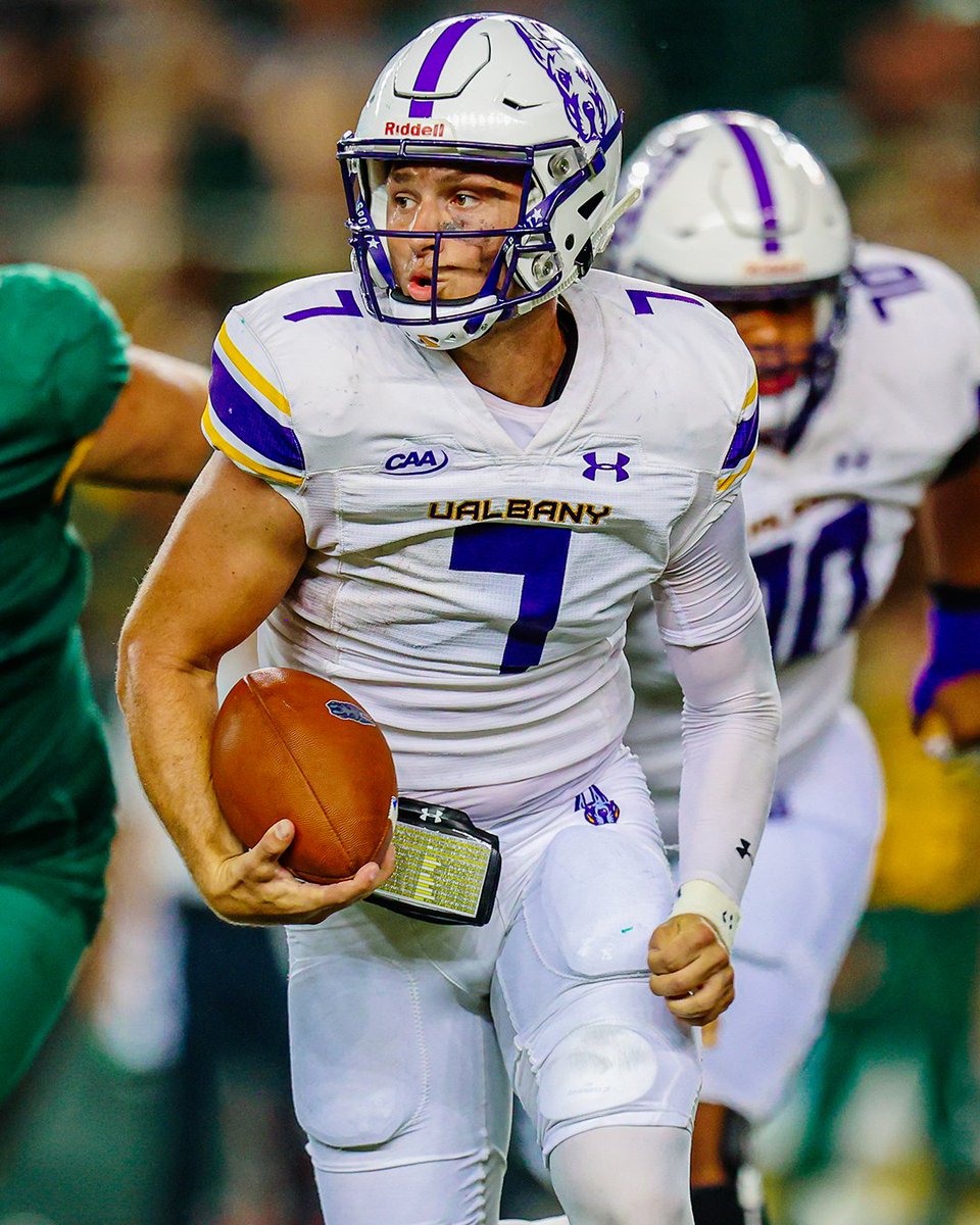 Can we talk about @ReesePoffenbarg for a minute? 412 passing yards against Fordham... That's a program 𝙨𝙞𝙣𝙜𝙡𝙚-𝙜𝙖𝙢𝙚 𝙧𝙚𝙘𝙤𝙧𝙙 📈 He is the first Great Dane to surpass 400 passing yards in one outing 🔥 #UAUKNOW #WinTheDay 🟪🟨