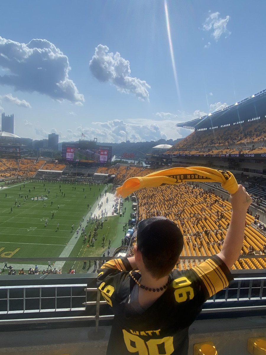 puckstopr31's tweet photo. @steelers #HereWeGo My son’s first game! 🏈 https://t.co/S1iCgEnC57