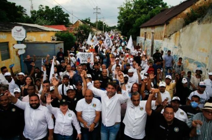 Gracias a todo el pueblo de Santa Rita y a nuestra militancia y demás organizaciones por acompañarnos el día de ayer en el contacto directo casa a casa con <a href="/prospericarlos/">Carlos M. Prosperi</a>

Seguimos trabajando por Venezuela.
 ADelante.