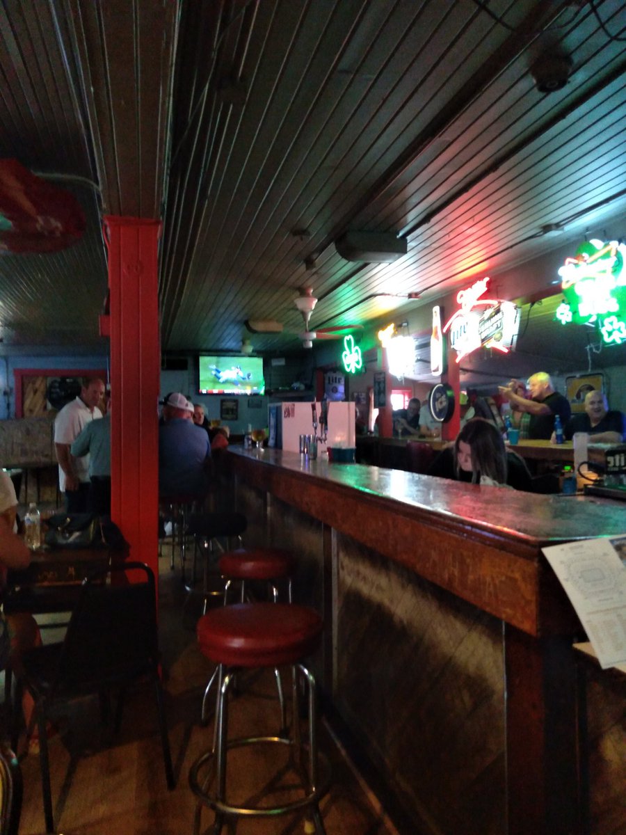 picturesofdives's tweet photo. Bing's Place - Piqua, OH (pictures by @afarmerinohio) https://t.co/wnyalUalWt