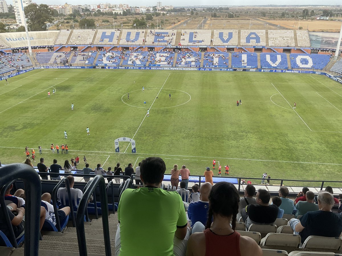 Spiker_Sports's tweet photo. Los protagonistas ya están recibiendo las últimas indicaciones, en 10 minutos arrancará el partido de la Jornada 3, @recreoficial vs Betis Deportivo. Te lo contamos en directo aquí. https://t.co/6H3RBvnGUv