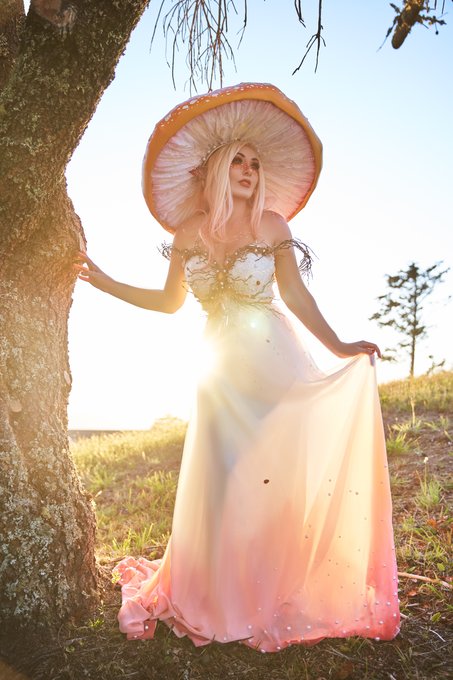 2 pic. I can be a pretty fungi !   I made a mushroom hat 🍄🧡 https://t.co/zTlL14HuD9