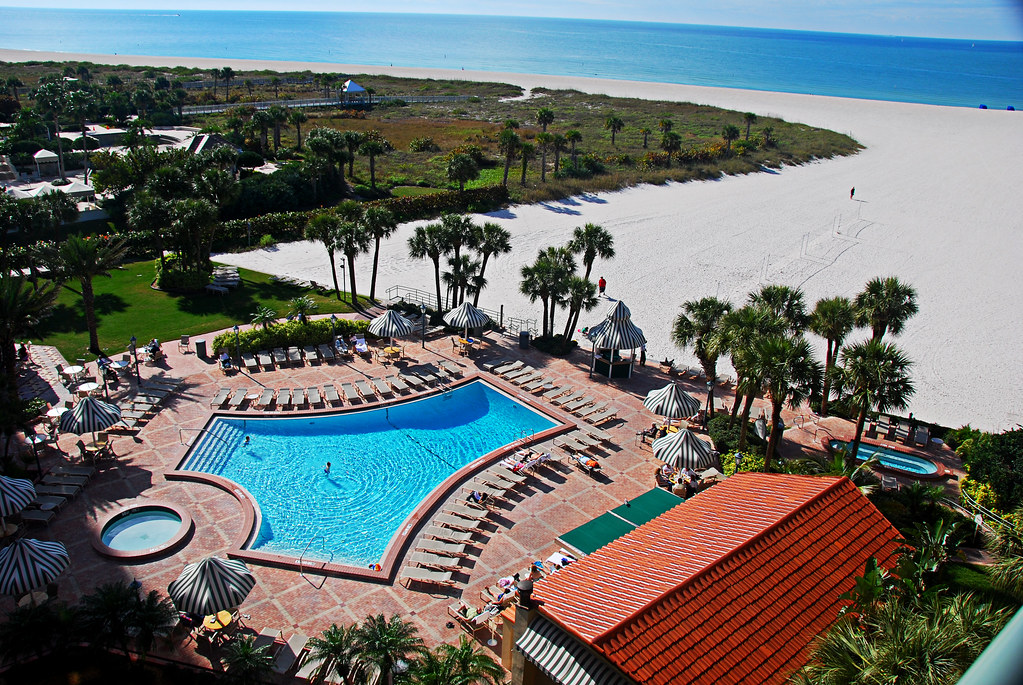 GrandioT's tweet photo. Happy Sunday everyone! We look at the spectacular Sheraton Sand Key Resort in Clear Water, Florida. The full low down on my visit! https://t.co/sZ4c7OPCWW  #hotel  #hotelfun  #MarriottBonvoy  #Florida  #floridaholiday  #holiday  #vacationmode  #vacations https://t.co/j8SqbmPnhU