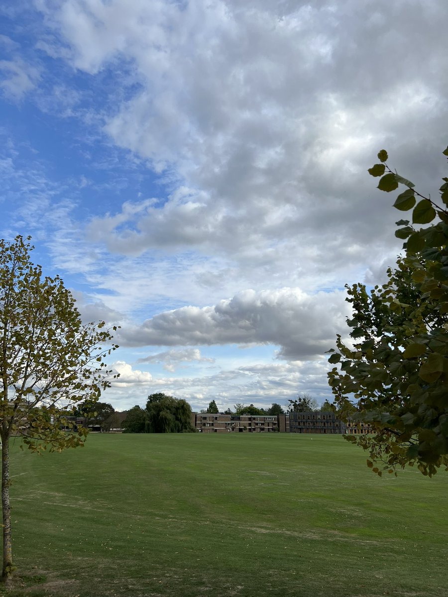_samlai's tweet photo. @Cambridge_Uni bound - I’m in awe of how beautiful this university is. 🇬🇧🎓

Taking in the views today before the start of @JMS_Journal conference. Very keen to be in the presence of management scholars and experts and to present our research from @UniofAdelaide. https://t.co/S6ziskUv6O
