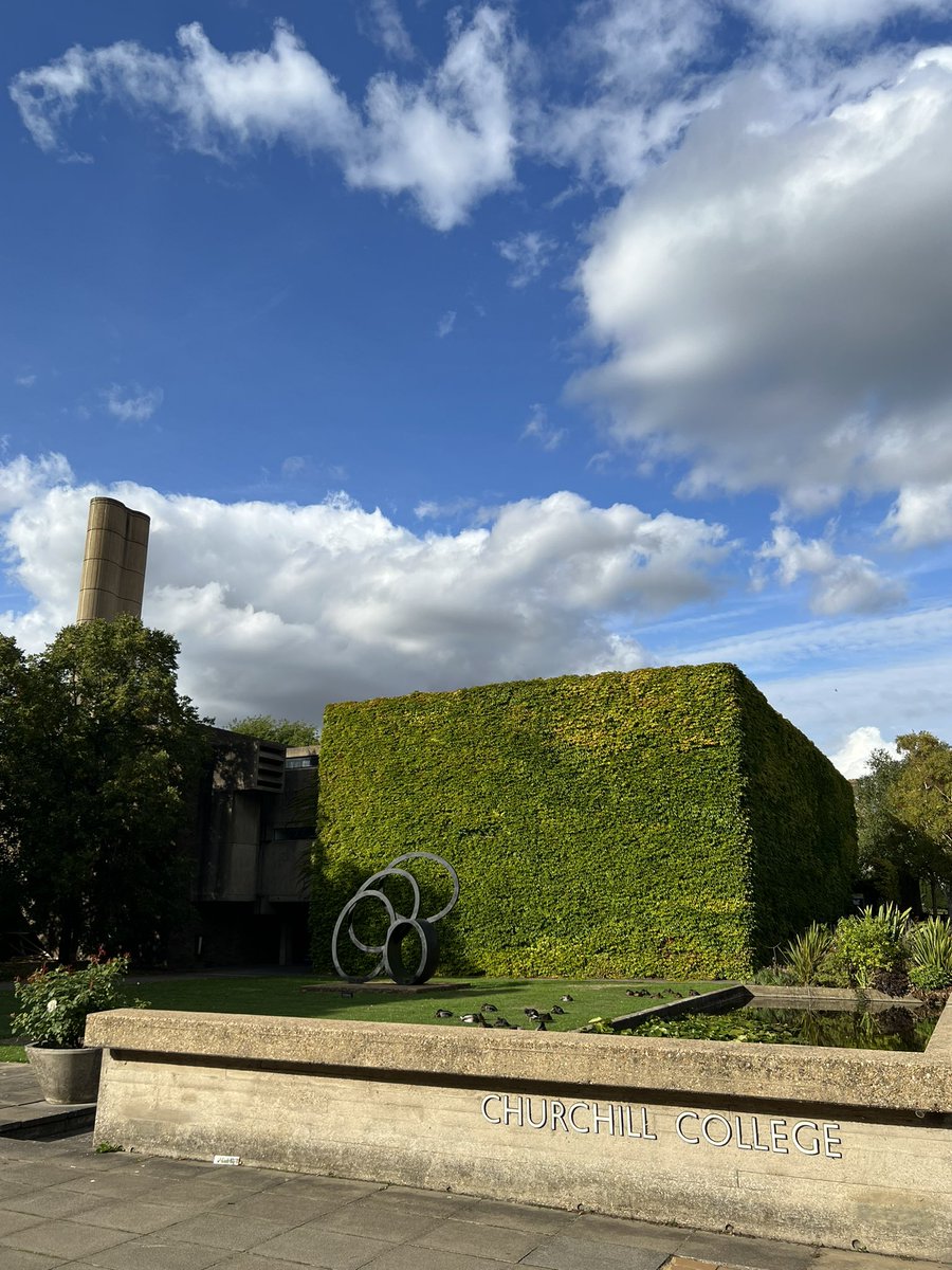 _samlai's tweet photo. @Cambridge_Uni bound - I’m in awe of how beautiful this university is. 🇬🇧🎓

Taking in the views today before the start of @JMS_Journal conference. Very keen to be in the presence of management scholars and experts and to present our research from @UniofAdelaide. https://t.co/S6ziskUv6O