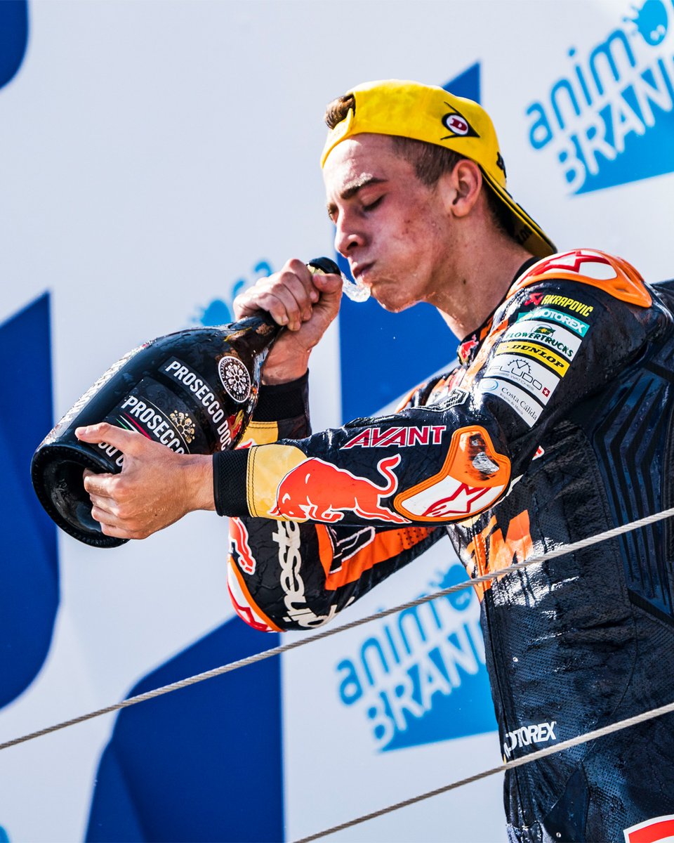 Ganar sienta bien. Pero ganar delante de tu afición después de superar una lesión, sienta mejor 🍾🏆

¡Enhorabuena, <a href="/37_pedroacosta/">Pedro Acosta</a>! 👏

#AragonGP 🇪🇸
