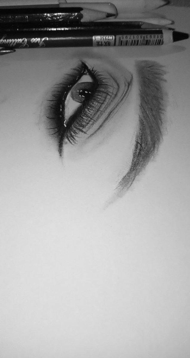 yaaar2242's tweet photo. حينما ارسم تلك تفاصيل ابحر بعالمي كي أشعر بجمال شغفي🖤.

#رسامه #رسالة_اليوم https://t.co/h5XsmqQ0fr