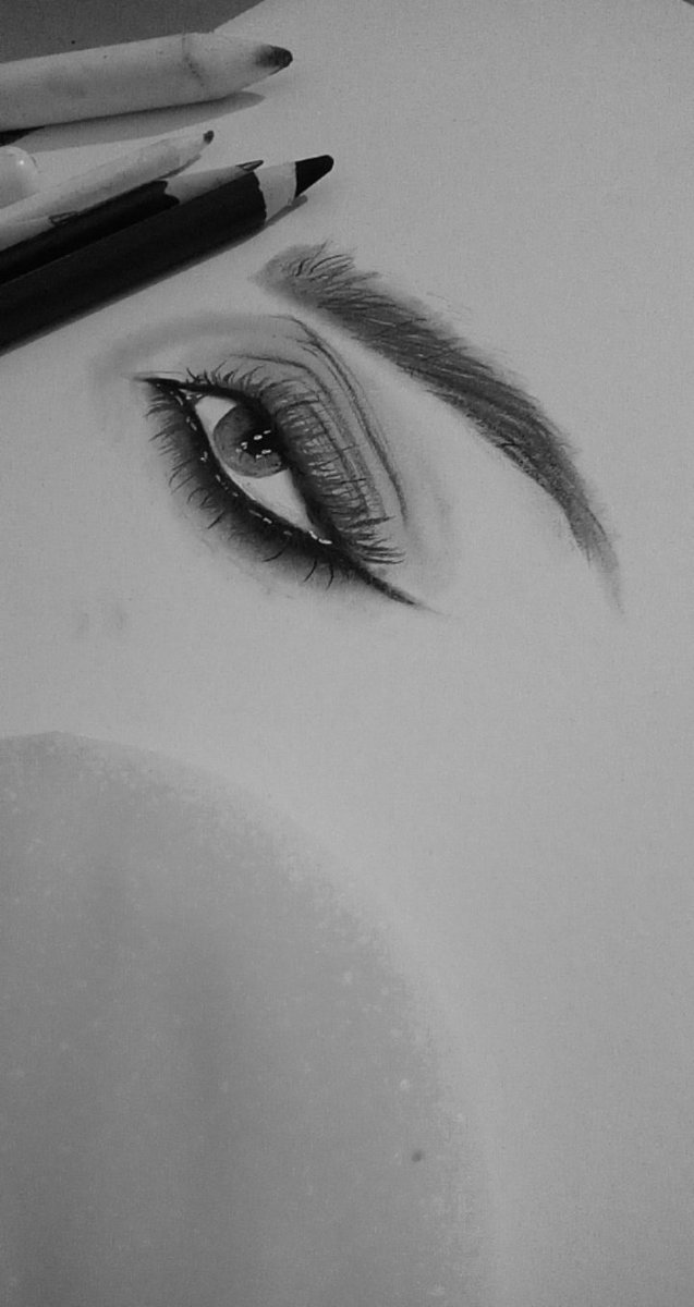 yaaar2242's tweet photo. حينما ارسم تلك تفاصيل ابحر بعالمي كي أشعر بجمال شغفي🖤.

#رسامه #رسالة_اليوم https://t.co/h5XsmqQ0fr