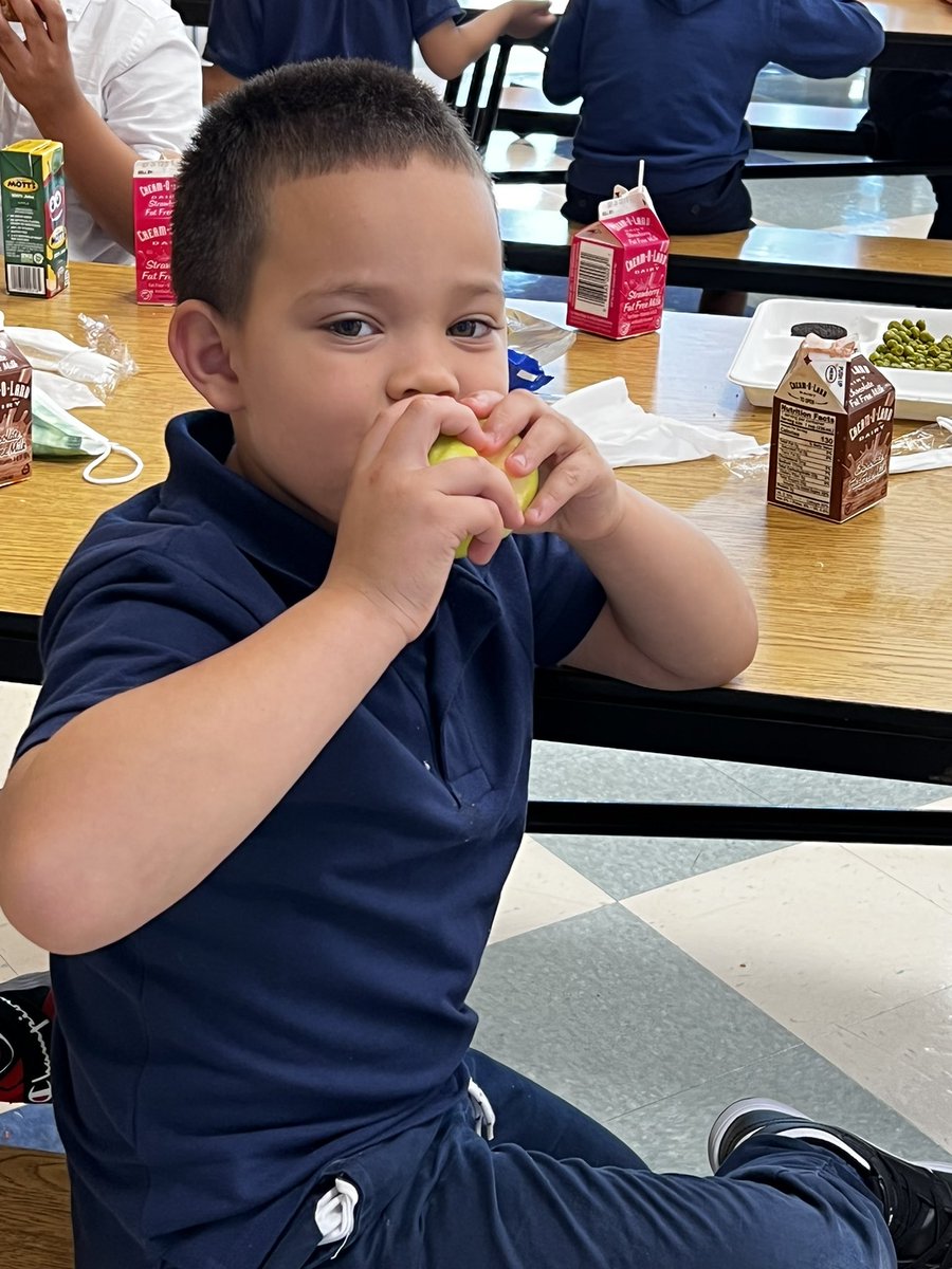 Love seeing our students use the water bottle fill stations and eat their fruit at lunch!  Do you know what that does for a person??? Not only stay hydrated, healthy, and focused….but help be positive too!!! #NBPSthinkspositive <a href="/nbpschools/">New Brunswick Public Schools</a> #lscsknightsridewithpride