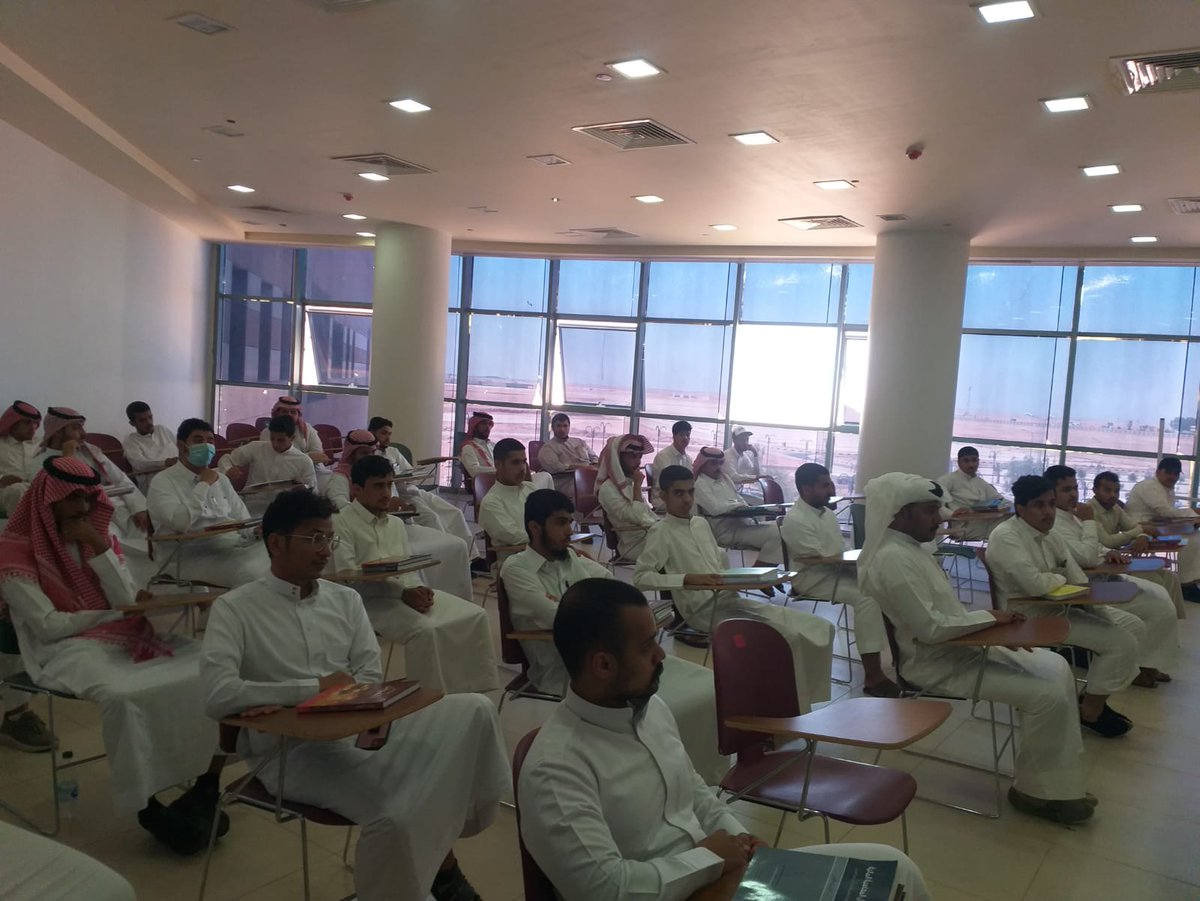 bus_nbu's tweet photo. برعاية سعادة عميد الكلية الدكتور / سامي صبحي واكد عقد اليوم الاحد الموافق ١٨/٩ /٢٠٢٢ في تمام  الساعة١٢:٣٠ ظهرا اللقاء التعريفي للطلاب المستجدين في كلية ادارة الاعمال تحت اشراف وكالة الكلية للشؤون الاكاديمية و وحدة الا��شاد الاكاديمي https://t.co/5M3xp6puwT