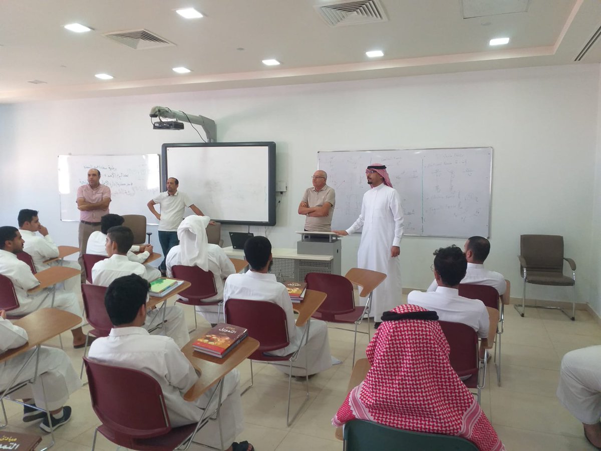 bus_nbu's tweet photo. برعاية سعادة عميد الكلية الدكتور / سامي صبحي واكد عقد اليوم الاحد الموافق ١٨/٩ /٢٠٢٢ في تمام  الساعة١٢:٣٠ ظهرا اللقاء التعريفي للطلاب المستجدين في كلية ادارة الاعمال تحت اشراف وكالة الكلية للشؤون الاكاديمية و وحدة الا��شاد الاكاديمي https://t.co/5M3xp6puwT