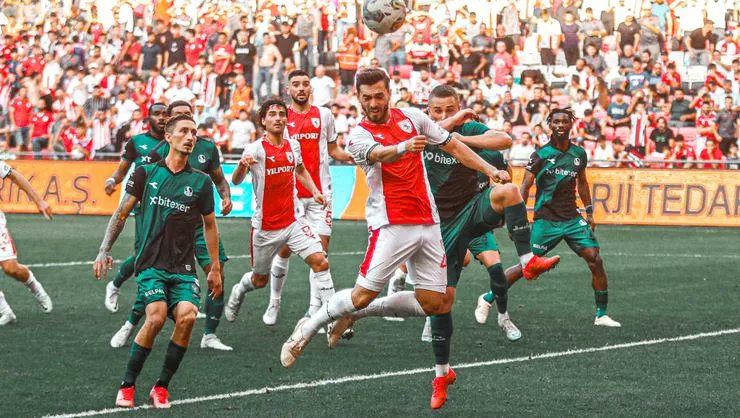 #Samsunspor, Spor Toto 1. Lig'in 6. haftasında ağırladığı #Sakaryaspor’u uzatmalarda attığı golle 3-2 mağlup etti.🥅⚽️🎉🥳