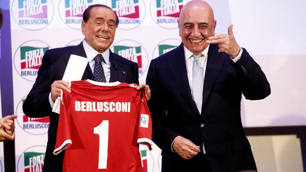 RedRussian2020's tweet photo. @brusco_sandro @DeShindig @FPanunzi Questi due signori hanno visto la loro squadra battere le 🦓. Cosa riusciranno a vedere tra una settimana alle elezioni? https://t.co/XLZKpsDntj