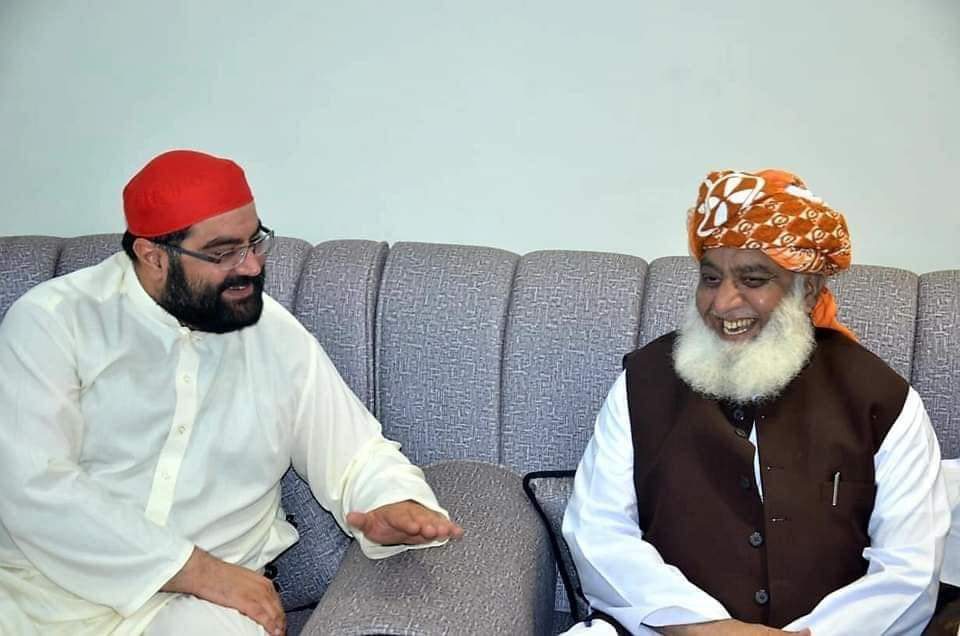 abidafr89's tweet photo. Once upon a time
🎻 Vs. 🕌🟰👨‍❤️‍👨
Based on a true story.

Story characters;
#aimalwlikhan 
#FazlurRehman https://t.co/k4FOa1UPYQ