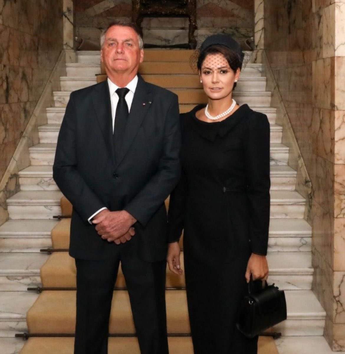 Bolsonaro e Michielle no funeral 