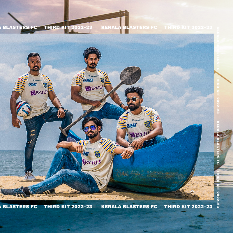 KeralaBlasters's tweet photo. 𝙍𝙚𝙖𝙙𝙮 𝙛𝙤𝙧 𝙩𝙝𝙚 𝙛𝙞𝙚𝙡𝙙 𝙡𝙞𝙠𝙚 𝙛𝙞𝙨𝙝 𝙞𝙣 𝙬𝙖𝙩𝙚𝙧! 🌊💛

Our Third Kit is up for grabs! Get yours today!

#ഒന്നായിപോരാടാം #KBFC