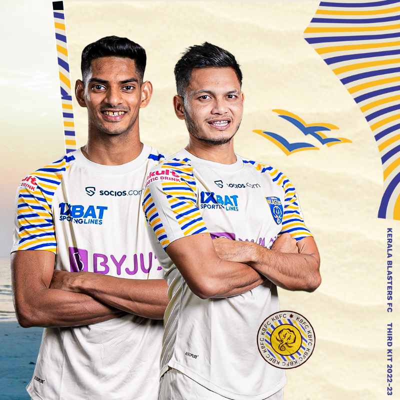 KeralaBlasters's tweet photo. 𝙍𝙚𝙖𝙙𝙮 𝙛𝙤𝙧 𝙩𝙝𝙚 𝙛𝙞𝙚𝙡𝙙 𝙡𝙞𝙠𝙚 𝙛𝙞𝙨𝙝 𝙞𝙣 𝙬𝙖𝙩𝙚𝙧! 🌊💛

Our Third Kit is up for grabs! Get yours today!

#ഒന്നായിപോരാടാം #KBFC