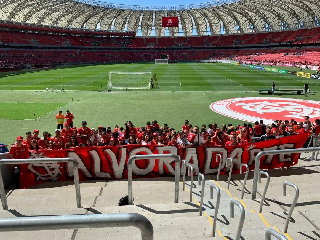 SCIAlvoradaP7's tweet photo. Alvorada presente em grande número nesse baita jogo das gurias!!!
@GuriasColoradas
#OSDONOSDACIDADE #ALVORADAÉINTER https://t.co/9eadqLY7Mx