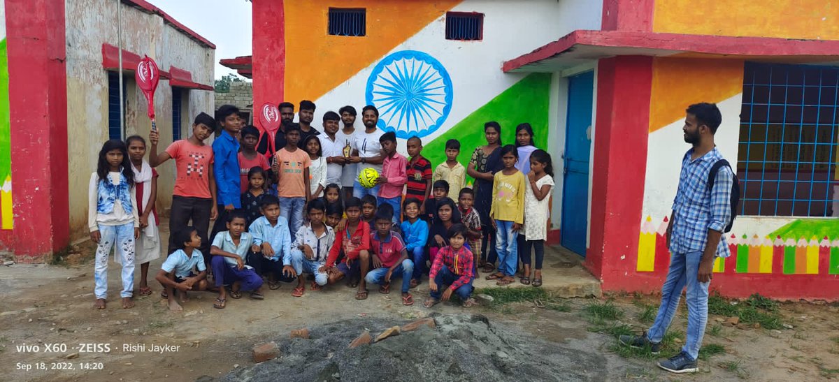 teamsaahs's tweet photo. Today our team members are Visited to "𝗡𝗶𝗵𝘀𝗵𝘂𝗹𝗸 𝗞𝗮𝘂𝘀𝗵𝗮𝗹 𝗖𝗼𝗮𝗰𝗵𝗶𝗻𝗴 𝗦𝗲𝘃𝗮" to provide some basic sports item to the students. We hope that student of that coaching classes will achieve new bench mark in the field of sports.

#teamSAAHAS
#SingraulianArtist https://t.co/I8Dq8tYGR4