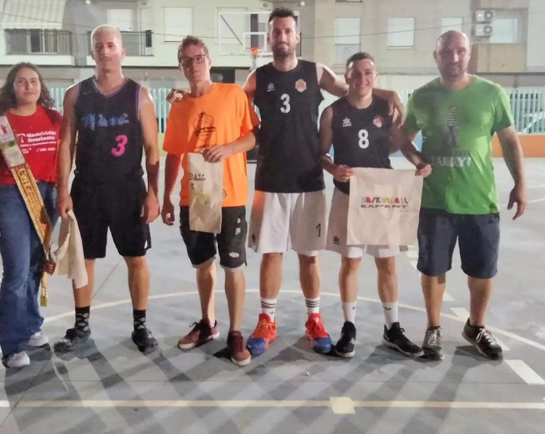 Jose_Puig97's tweet photo. Tornem a competir🧡
Campions del I Torneig 3x3 Sant Xotxim TBN🏆🏀
#TBN #JP8 https://t.co/yJwy5I9Ge2