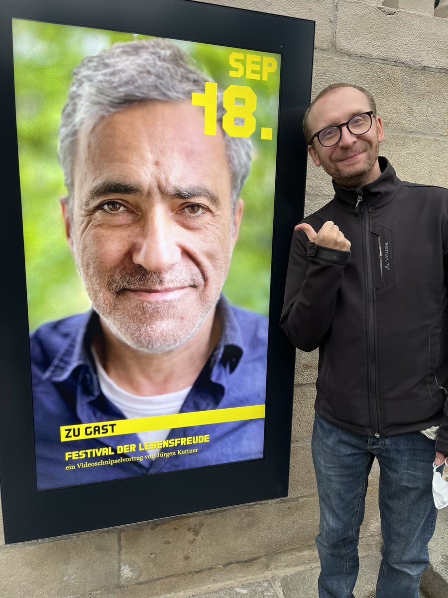 textaufgabe's tweet photo. Wir gehen rein. #Kuttner #Videoschnipsel #Lebensfreude https://t.co/nSZHgsmGxz