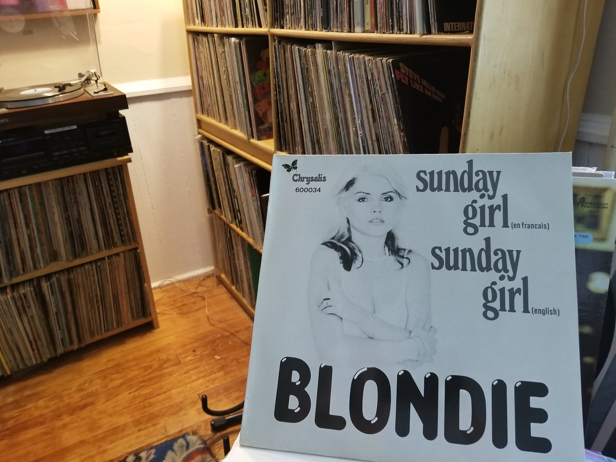 aztammyp's tweet photo. Sunday #RecordParty!
Stay at home, Sunday Girl https://t.co/gmeOrCEktG