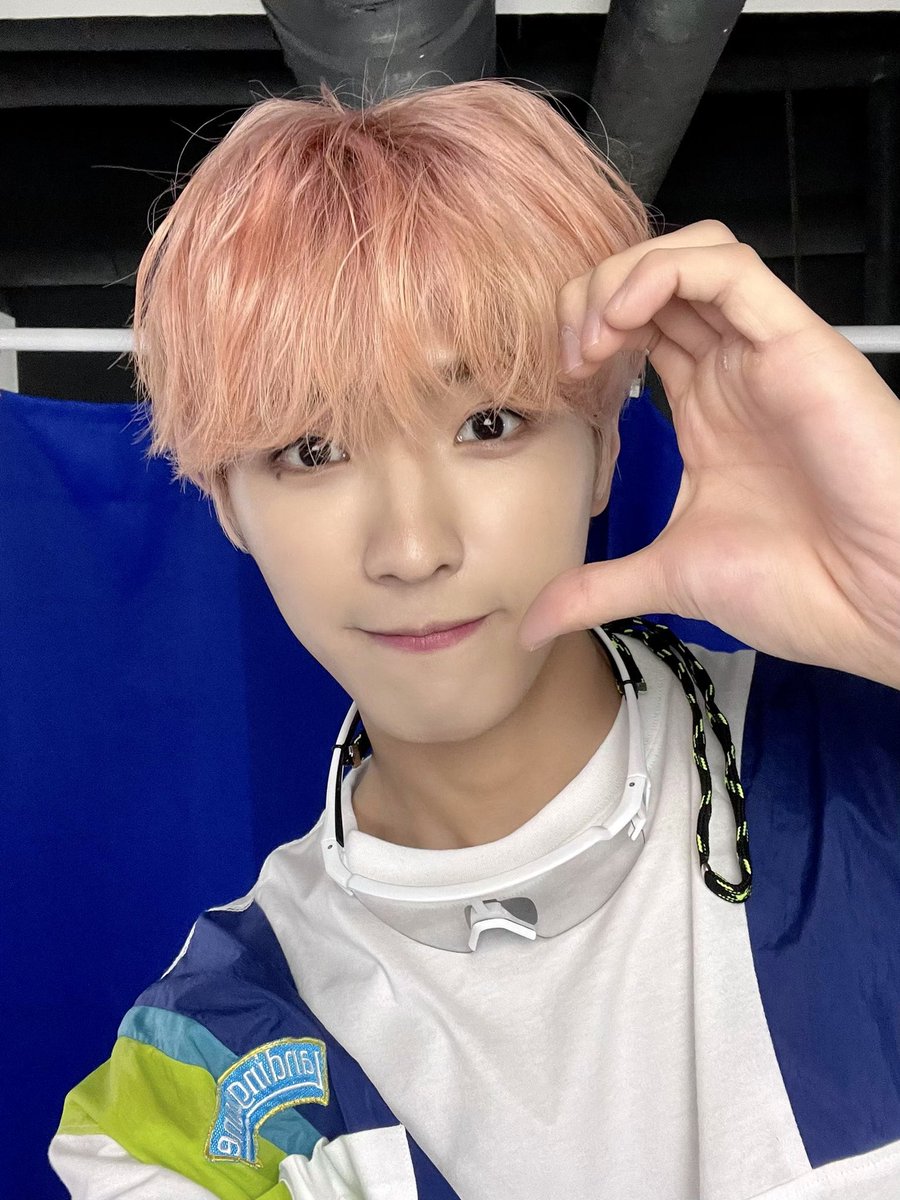 tobe1goon's tweet photo. Cix 용희 

망돌은 아닌데 뜬것도 아니라 제보합니다 
수능 수학 30번 푼 걔 맞아요 https://t.co/jxJ64fDwmS