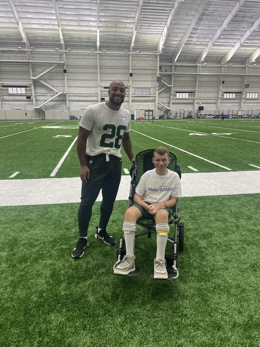 Hailey_Arthur's tweet photo. @ajdillon7 AJ Dillion, thank you for spending time with Shep yesterday. Thank you @MakeAWish for making it happen!  Go Pack Go! https://t.co/Eo1ythxInT