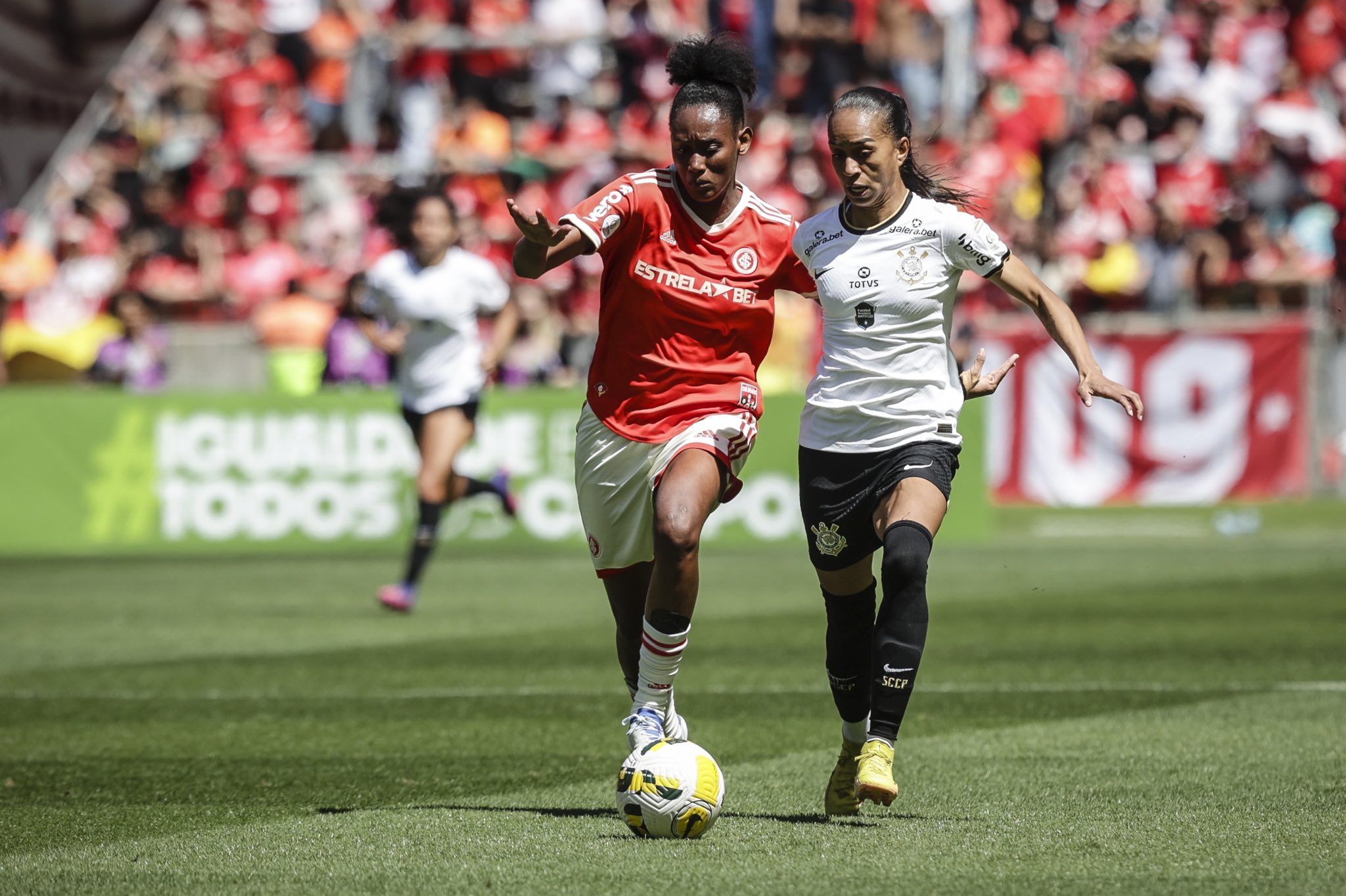 Pelo Brasileirão Feminino, Internacional e Corinthians reeditam final