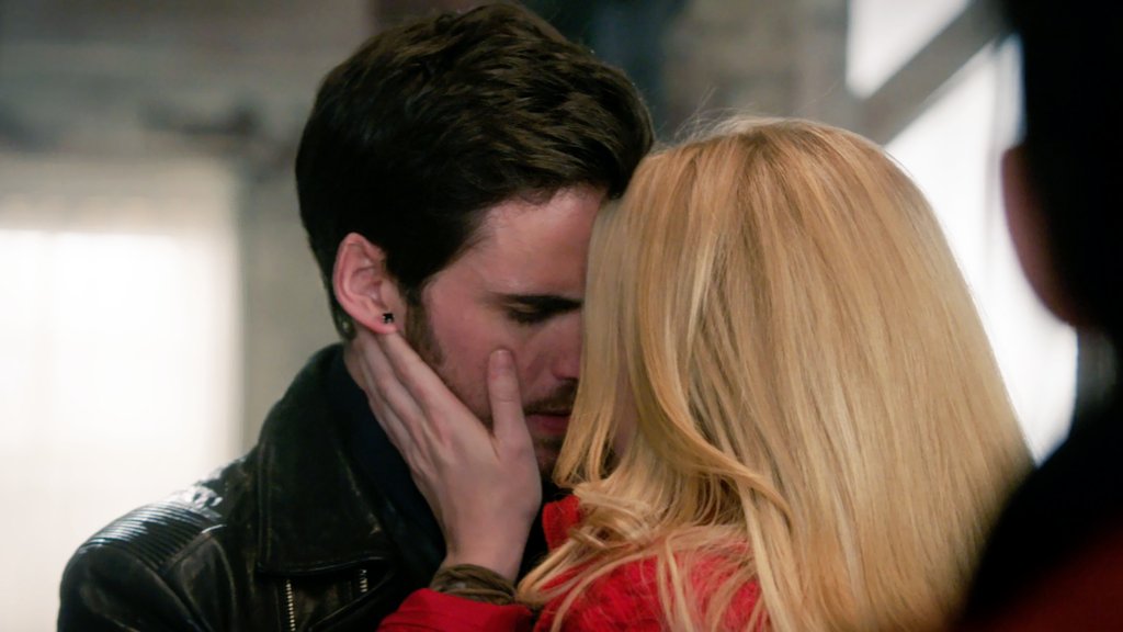 EnchantedSwans's tweet photo. ✨ CS Collection
CS hugging | 4x16-17
❤️❤️❤️
#captainswan #emmaswan #killianjones #jennifermorrison #colinodonoghue #onceuponatime #ouats4 #cscollection #cshug #cshugging #captainswanhug https://t.co/3vClHkvLP7