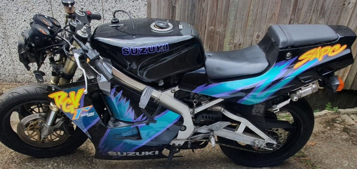 satzoomer's tweet photo. #SUZUKI #rgv #250cc #2stroke #2smoke #motorcycle #motorbike #Project nearly finished ....just in time for #WINTER https://t.co/TU7jTWiMPJ