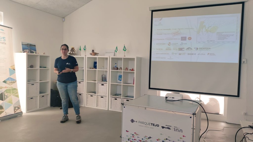 LifeAgueda's tweet photo. The Tagus was yesterday's office place. @LifeAgueda's experience was shared with middle- &amp; high-school teachers eager to learn more about freshwater fishes and river connectivity. What a great day this was! Thanks everyone!
#LIFEprogramme #damremoval #fishmigration #fishpass https://t.co/ppq97pzVrt