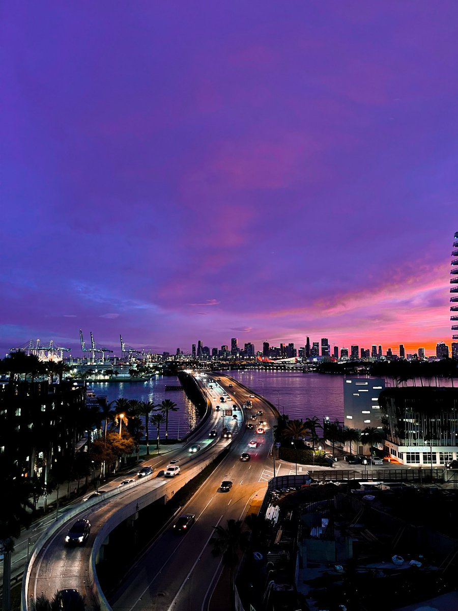 #مساء_الخير

    الغروب الي ماودك ينتهي !