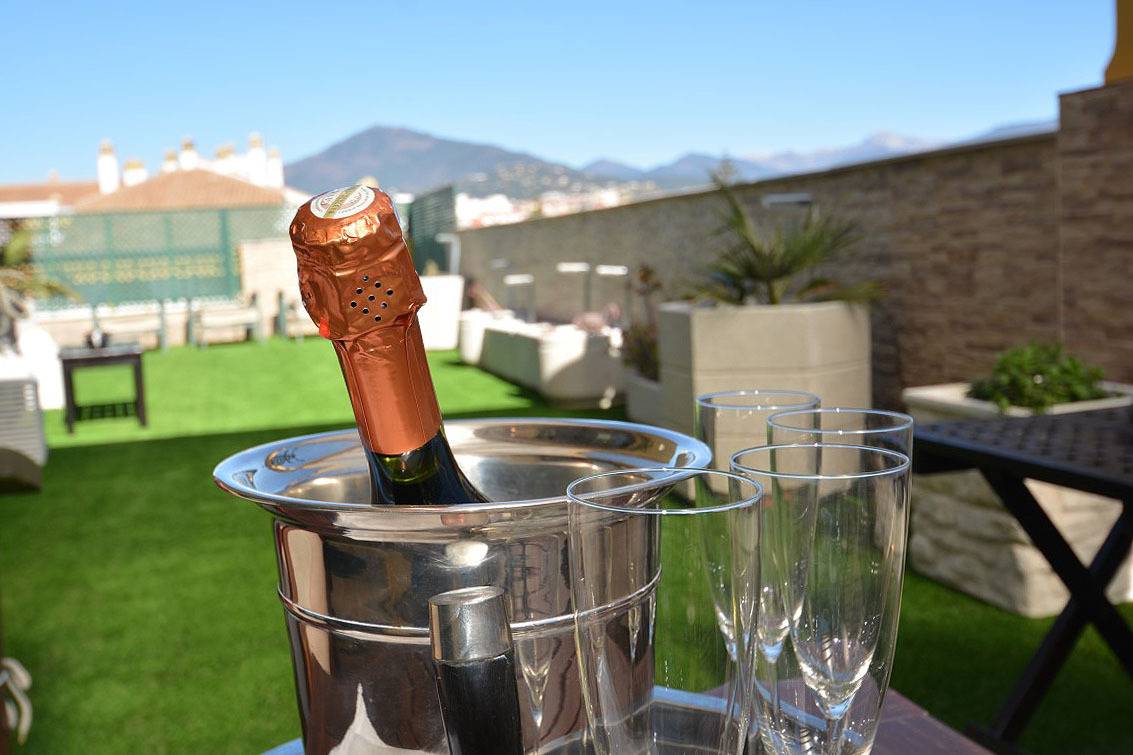 net_rentals's tweet photo. SHORT TERM RENTAL
Very nice 3 bedroom #penthouse in San Pedro! Walk to EVERYTHING!
Click here for prospect: https://t.co/xsANFfC4Bm
Contact the "BEST" team: nadia@bestinspain.net.
Life is Best in Spain 
#sanpedro #marbella #placeinthesun #holidayhome #costadelsol #costadelgolf https://t.co/YRVVN4zzoM