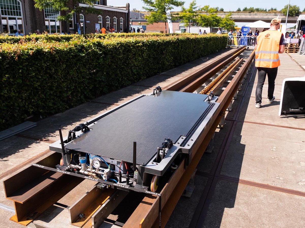 Swissloop tweet media