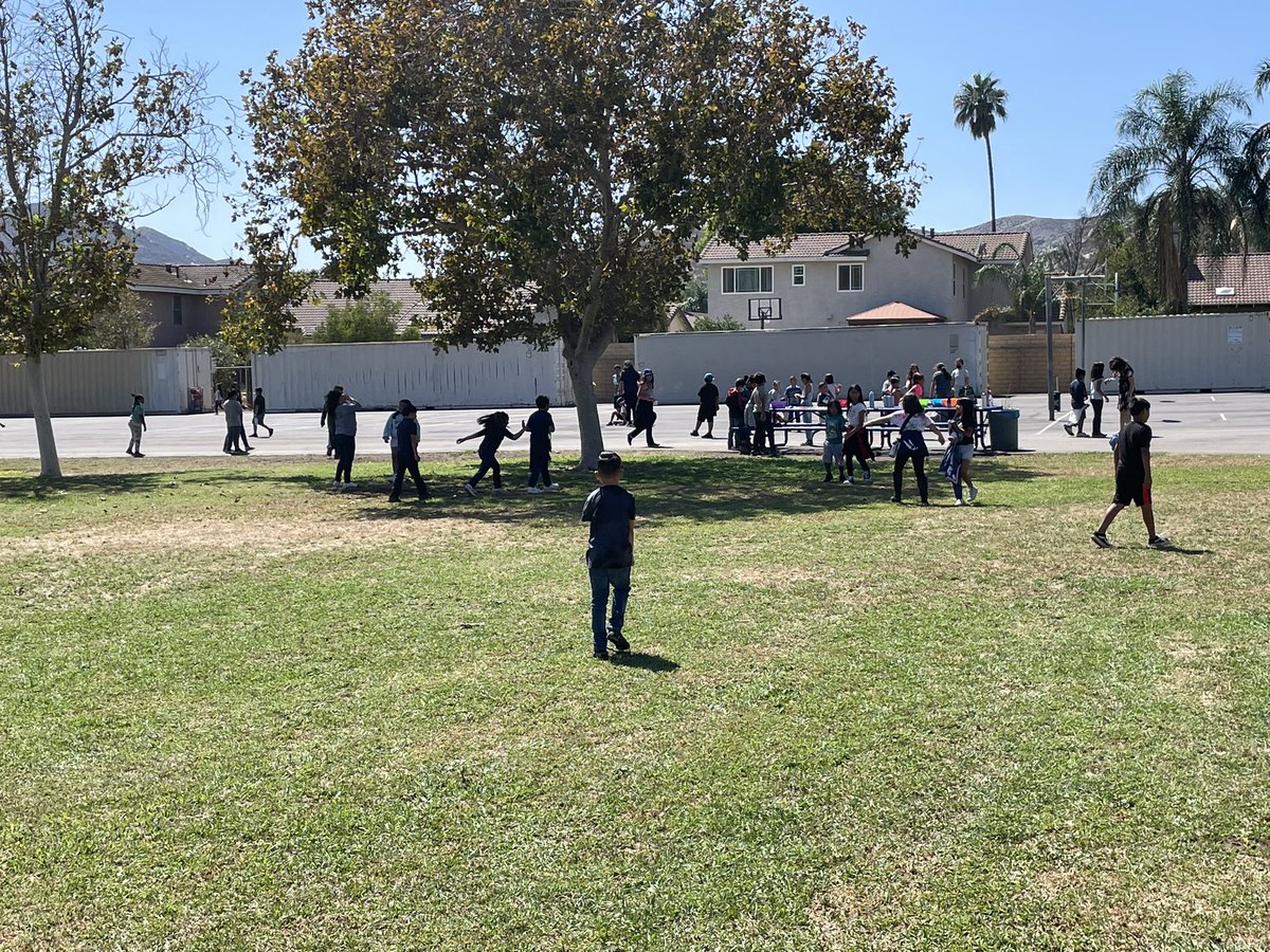 TWHPrincipal's tweet photo. #characterinaction CIA time for our #twinhilltornadoes @AlvordUnified https://t.co/ZFwix0GTC4