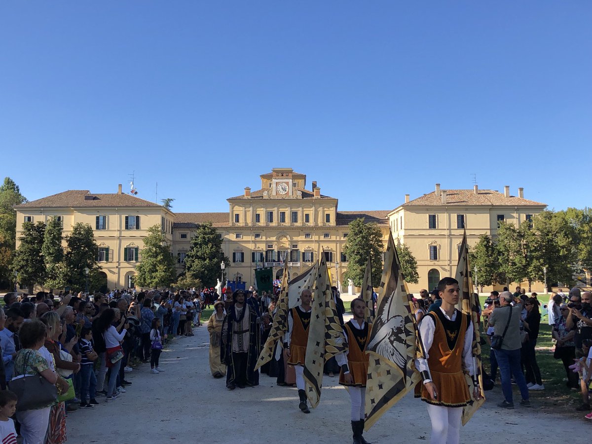 Richard_Bruschi's tweet photo. Palio di Parma.
Proprio un bell’evento al Parco Ducale, luogo molto bello.
@parmawelcomeoff #Parma @italia #Italia @ERTourism @ERTourism @FindingItaly #FindingItaly #historic #medieval #history #sbandieratori https://t.co/G40umqFdYZ